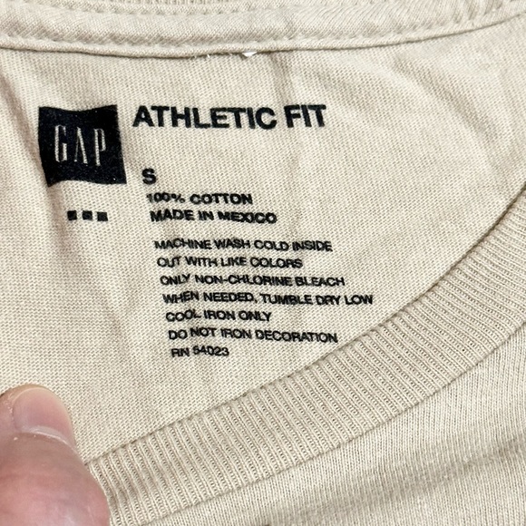 Gap Men’s Athletic Fit Short Sleeve Graphic Crew Neck T-shirt w/Skull Design - S - Picture 8 of 11